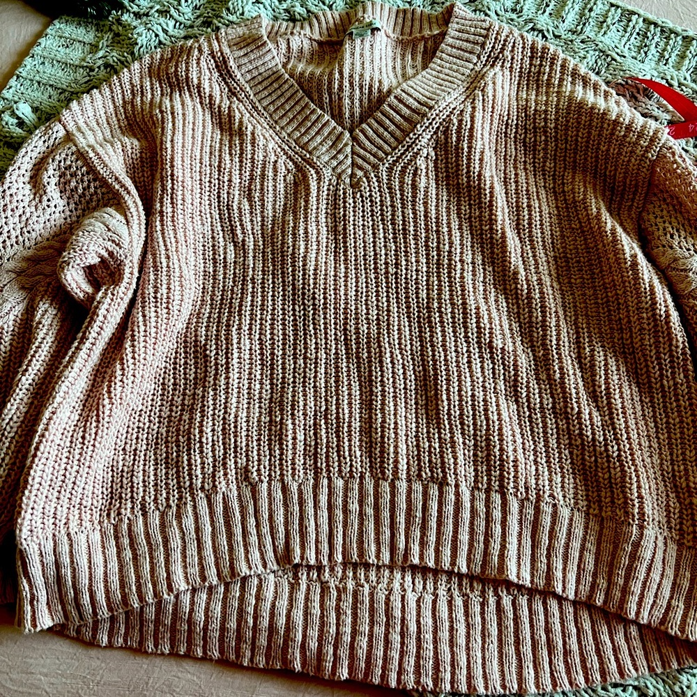 American eagle blush pink v-neck sweater